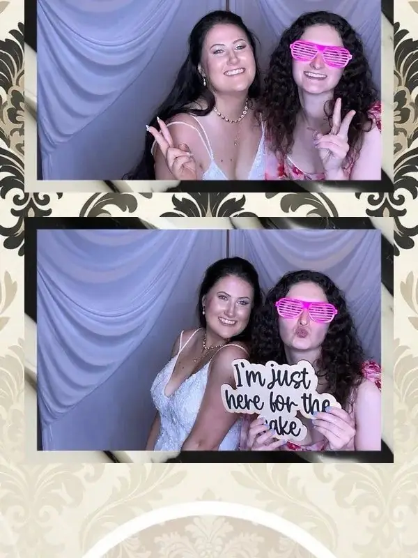 Four guests in a 256Snap custom frame